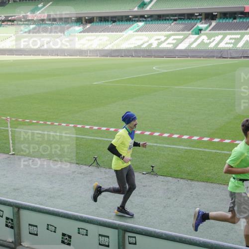 05.10.2025 - 20. swb-Marathon Bremen Michael Burmester http://msf.ph/oto/9228038 05.10.2025 10:25:35 Laufen im Stadion 9006, 9302, 9361, 9558, 9614, 9775, 9849, 9865, 9884, 9919, 9967, 10104, 10155, 10306, 10348, 10474, 10505, 10541, 10553, 10554, 10652, 10666, 10961, 10979, 11178, 11230, 11256, 11304, 11316, 11346, 11403, 11422, 11503, 11581, 11666, 11745, 8187, 9253, 9700, 10208, 10375, 10691, 10910, 11217, 11476, 11640, 11725 meine-sportfotos.de