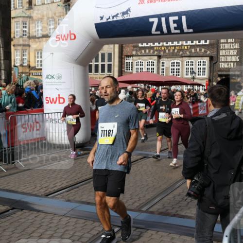 05.10.2025 - 20. swb-Marathon Bremen Yannick Fuchs http://msf.ph/oto/9228045 05.10.2025 10:58:35 Ziel 9433, 9608, 9820, 10055, 10084, 10408, 10586, 11181, 11184, 11291, 11495, 11591, 11700 meine-sportfotos.de