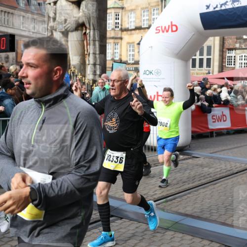 05.10.2025 - 20. swb-Marathon Bremen Yannick Fuchs http://msf.ph/oto/9228054 05.10.2025 11:01:39 Ziel 7908, 9278, 9286, 9322, 9371, 10056, 10157, 10324, 10336, 11194, 11493, 11633 meine-sportfotos.de
