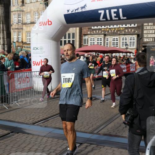 05.10.2025 - 20. swb-Marathon Bremen Yannick Fuchs http://msf.ph/oto/9228059 05.10.2025 10:58:35 Ziel 9433, 9608, 9820, 10055, 10084, 10408, 10586, 11181, 11184, 11291, 11495, 11591, 11700 meine-sportfotos.de