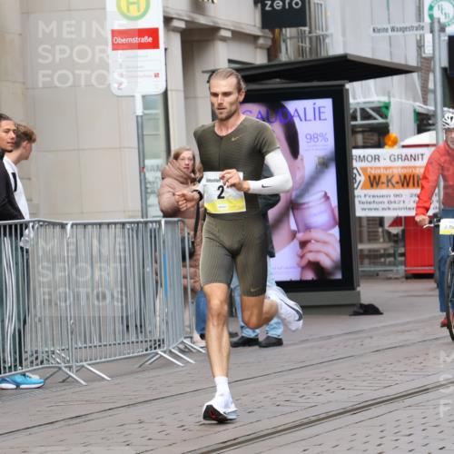 05.10.2025 - 20. swb-Marathon Bremen Strokosch-Dieckow http://msf.ph/oto/9228076 05.10.2025 10:28:19 Ziel 2, 2 meine-sportfotos.de
