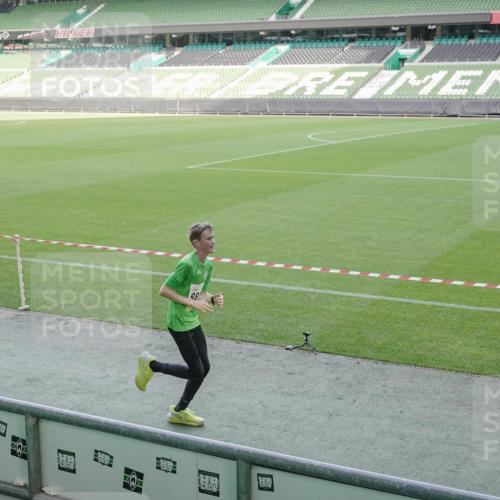 05.10.2025 - 20. swb-Marathon Bremen Michael Burmester http://msf.ph/oto/9228079 05.10.2025 10:25:39 Laufen im Stadion 9006, 9170, 9302, 9361, 9558, 9614, 9775, 9849, 9865, 9884, 9919, 9967, 10104, 10155, 10306, 10348, 10474, 10505, 10541, 10553, 10554, 10652, 10666, 10961, 10979, 11178, 11230, 11256, 11316, 11346, 11403, 11422, 11503, 11581, 11617, 11666, 11745, 8187, 9253, 9700, 10375, 10691, 10910, 11217, 11304, 11640, 11725 meine-sportfotos.de