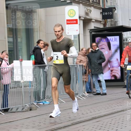05.10.2025 - 20. swb-Marathon Bremen Strokosch-Dieckow http://msf.ph/oto/9228084 05.10.2025 10:28:20 Ziel 2, 2 meine-sportfotos.de