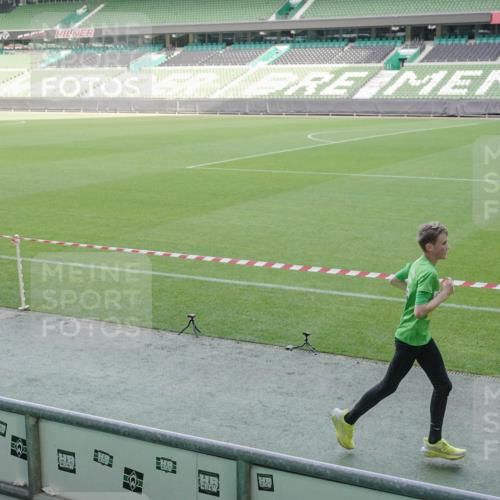 05.10.2025 - 20. swb-Marathon Bremen Michael Burmester http://msf.ph/oto/9228093 05.10.2025 10:25:39 Laufen im Stadion 9006, 9170, 9302, 9361, 9558, 9614, 9775, 9849, 9865, 9884, 9919, 9967, 10104, 10155, 10306, 10348, 10474, 10505, 10541, 10553, 10554, 10652, 10666, 10961, 10979, 11178, 11230, 11256, 11316, 11346, 11403, 11422, 11503, 11581, 11617, 11666, 11745, 8187, 9253, 9700, 10375, 10691, 10910, 11217, 11304, 11640, 11725 meine-sportfotos.de