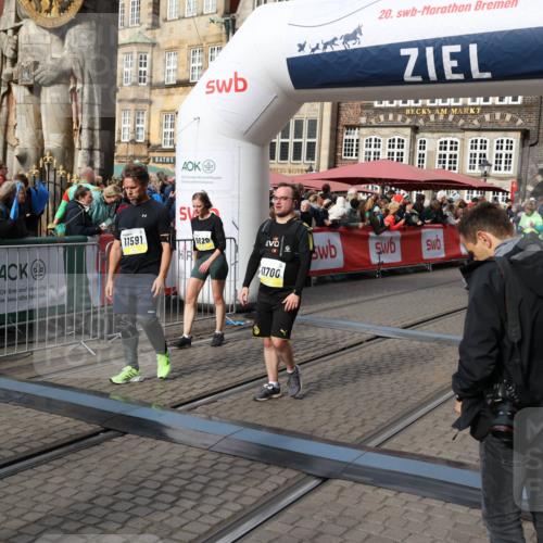 05.10.2025 - 20. swb-Marathon Bremen Yannick Fuchs http://msf.ph/oto/9228138 05.10.2025 10:58:37 Ziel 9433, 9820, 10055, 10084, 10261, 10285, 10408, 10586, 10988, 11181, 11291, 11591, 11700 meine-sportfotos.de