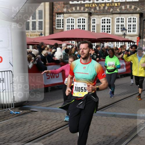 05.10.2025 - 20. swb-Marathon Bremen Yannick Fuchs http://msf.ph/oto/9228145 05.10.2025 10:58:39 Ziel 9433, 9766, 9820, 9913, 10055, 10261, 10285, 10408, 10513, 10988, 11181, 11291, 11591, 11700 meine-sportfotos.de