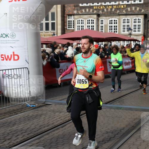 05.10.2025 - 20. swb-Marathon Bremen Yannick Fuchs http://msf.ph/oto/9228155 05.10.2025 10:58:39 Ziel 9433, 9766, 9820, 9913, 10055, 10261, 10285, 10408, 10513, 10988, 11181, 11291, 11591, 11700 meine-sportfotos.de