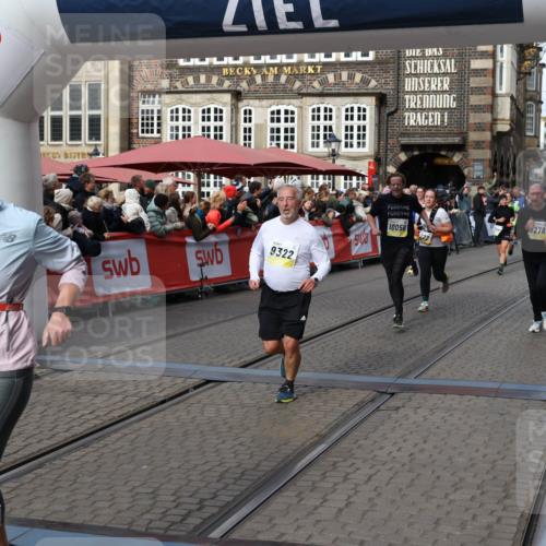 05.10.2025 - 20. swb-Marathon Bremen Yannick Fuchs http://msf.ph/oto/9228164 05.10.2025 11:01:41 Ziel 7908, 9278, 9286, 9322, 9371, 9432, 10030, 10056, 10157, 10324, 10336, 11194, 11223, 11493, 11633 meine-sportfotos.de