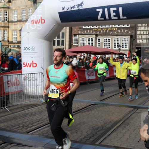 05.10.2025 - 20. swb-Marathon Bremen Yannick Fuchs http://msf.ph/oto/9228170 05.10.2025 10:58:39 Ziel 9433, 9766, 9820, 9913, 10055, 10261, 10285, 10408, 10513, 10988, 11181, 11291, 11591, 11700 meine-sportfotos.de