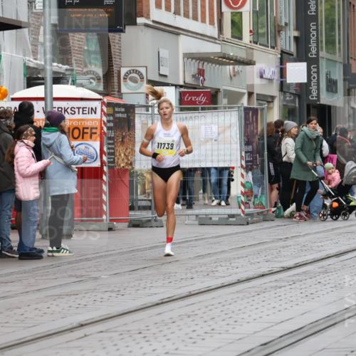 05.10.2025 - 20. swb-Marathon Bremen Strokosch-Dieckow http://msf.ph/oto/9228185 05.10.2025 10:30:33 Ziel  meine-sportfotos.de