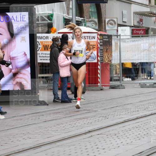 05.10.2025 - 20. swb-Marathon Bremen Strokosch-Dieckow http://msf.ph/oto/9228198 05.10.2025 10:30:35 Ziel  meine-sportfotos.de