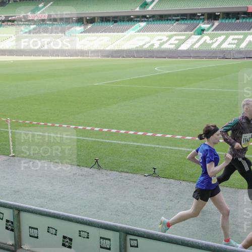 05.10.2025 - 20. swb-Marathon Bremen Michael Burmester http://msf.ph/oto/9228204 05.10.2025 10:25:45 Laufen im Stadion 9006, 9170, 9302, 9361, 9558, 9614, 9775, 9849, 9865, 9884, 9919, 9967, 10044, 10104, 10155, 10306, 10348, 10474, 10505, 10541, 10553, 10554, 10559, 10652, 10666, 10780, 10961, 11178, 11230, 11256, 11316, 11346, 11403, 11422, 11503, 11581, 11617, 11666, 11745, 8187, 9253, 10375, 10553, 10979, 11217, 11304, 11640 meine-sportfotos.de