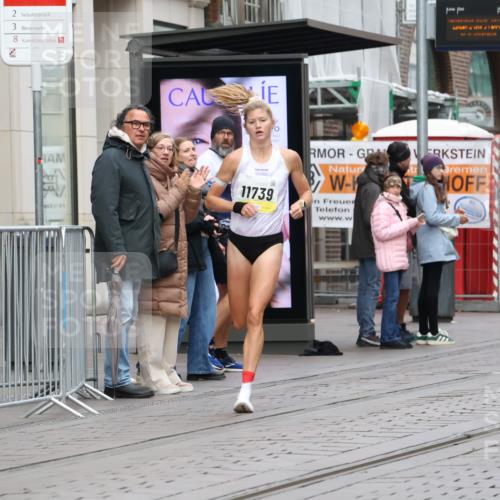 05.10.2025 - 20. swb-Marathon Bremen Strokosch-Dieckow http://msf.ph/oto/9228212 05.10.2025 10:30:36 Ziel  meine-sportfotos.de
