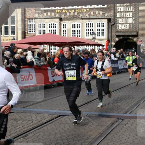 05.10.2025 - 20. swb-Marathon Bremen Yannick Fuchs http://msf.ph/oto/9228227 05.10.2025 11:01:43 Ziel 7908, 9278, 9286, 9322, 9371, 9432, 10026, 10030, 10056, 10157, 10324, 10336, 10562, 11223, 11463, 11493, 11732, 11733 meine-sportfotos.de