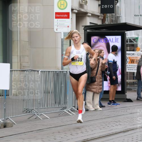 05.10.2025 - 20. swb-Marathon Bremen Strokosch-Dieckow http://msf.ph/oto/9228228 05.10.2025 10:30:37 Ziel  meine-sportfotos.de