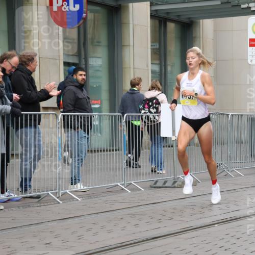 05.10.2025 - 20. swb-Marathon Bremen Strokosch-Dieckow http://msf.ph/oto/9228241 05.10.2025 10:30:38 Ziel  meine-sportfotos.de