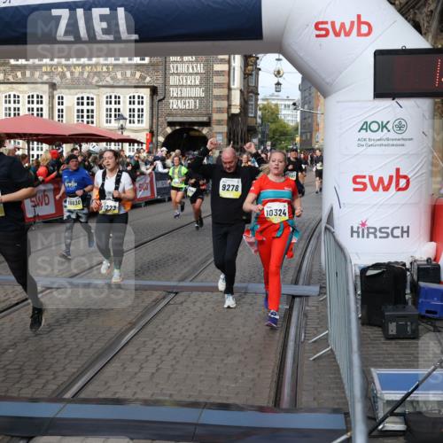 05.10.2025 - 20. swb-Marathon Bremen Yannick Fuchs http://msf.ph/oto/9228253 05.10.2025 11:01:43 Ziel 7908, 9278, 9286, 9322, 9371, 9432, 10026, 10030, 10056, 10157, 10324, 10336, 10562, 11223, 11463, 11493, 11732, 11733 meine-sportfotos.de