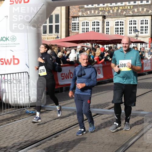 05.10.2025 - 20. swb-Marathon Bremen Yannick Fuchs http://msf.ph/oto/9228278 05.10.2025 10:58:45 Ziel 7163, 9359, 9430, 9472, 9529, 9714, 9766, 9913, 10049, 10261, 10285, 10408, 10513, 10527, 10591, 10679, 10871, 10936, 10988, 11078 meine-sportfotos.de