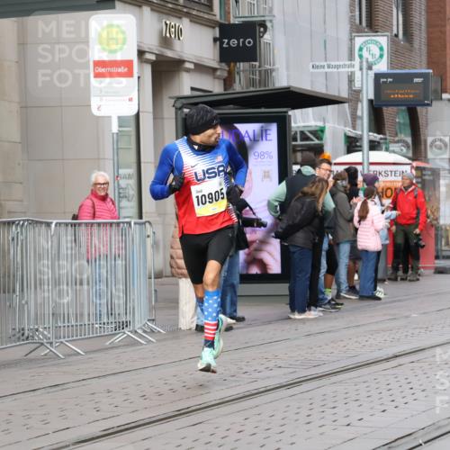 05.10.2025 - 20. swb-Marathon Bremen Strokosch-Dieckow http://msf.ph/oto/9228288 05.10.2025 10:31:23 Ziel 9291, 10905, 9291, 10905 meine-sportfotos.de