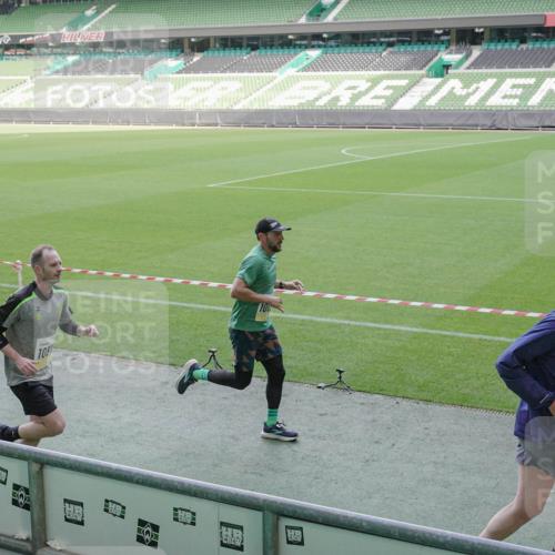 05.10.2025 - 20. swb-Marathon Bremen Michael Burmester http://msf.ph/oto/9228295 05.10.2025 10:26:00 Laufen im Stadion 8000, 9006, 9170, 9250, 9361, 9614, 9849, 9865, 9884, 9919, 9963, 9967, 10044, 10053, 10090, 10304, 10306, 10348, 10474, 10505, 10554, 10559, 10624, 10666, 10780, 10816, 10851, 10961, 11178, 11316, 11346, 11403, 11422, 11488, 11503, 11617, 11666, 11745, 9302, 9558, 9775, 10104, 10155, 10541, 10553, 10652, 10979, 11230, 11256, 11581 meine-sportfotos.de