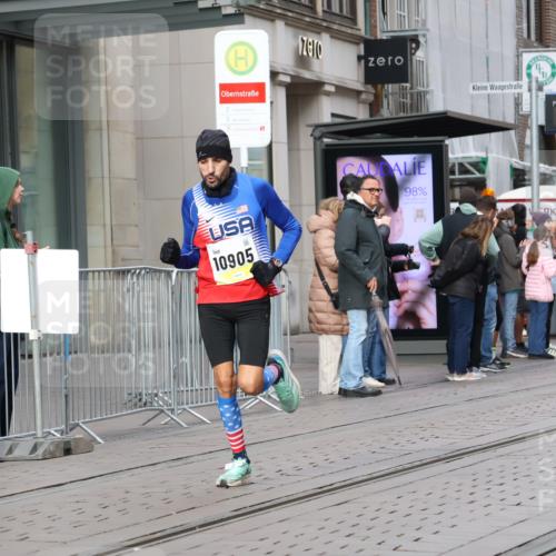 05.10.2025 - 20. swb-Marathon Bremen Strokosch-Dieckow http://msf.ph/oto/9228296 05.10.2025 10:31:24 Ziel 9291, 10905, 9291, 10905 meine-sportfotos.de
