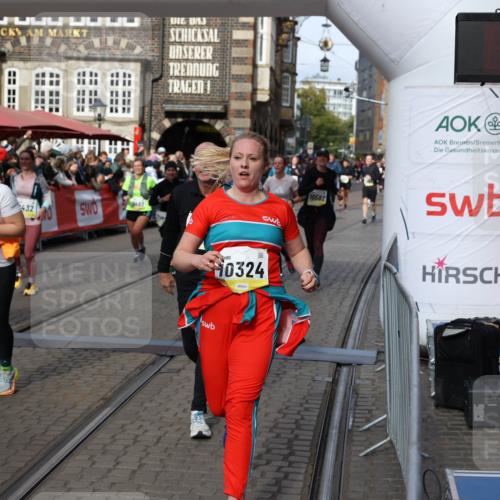 05.10.2025 - 20. swb-Marathon Bremen Yannick Fuchs http://msf.ph/oto/9228301 05.10.2025 11:01:44 Ziel 7908, 9278, 9322, 9371, 9432, 10026, 10030, 10056, 10157, 10324, 10336, 10562, 11223, 11463, 11493, 11732, 11733 meine-sportfotos.de