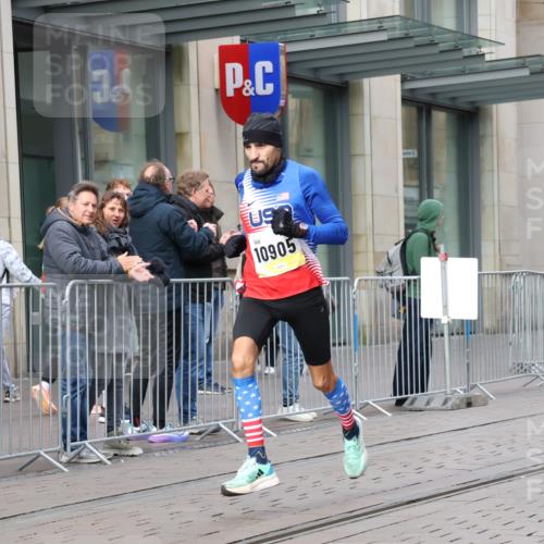 05.10.2025 - 20. swb-Marathon Bremen Strokosch-Dieckow http://msf.ph/oto/9228308 05.10.2025 10:31:25 Ziel 9291, 10905, 11201, 9291, 10905, 11201 meine-sportfotos.de