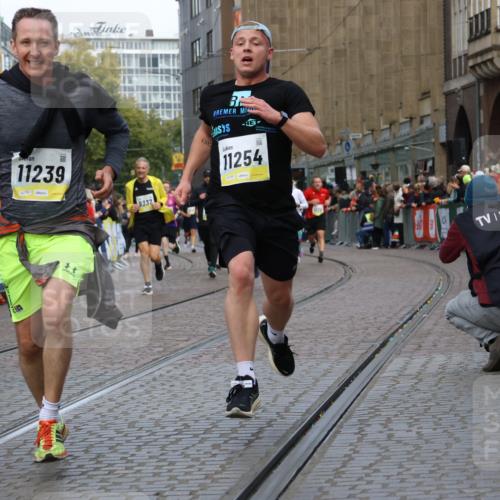 05.10.2025 - 20. swb-Marathon Bremen Strokosch-Dieckow http://msf.ph/oto/9228315 05.10.2025 10:50:29 Ziel 9267, 9299, 9337, 9986, 10066, 10199, 10251, 10638, 11239, 11241, 11254, 11298, 11344, 11466, 11531, 11660, 11740 meine-sportfotos.de