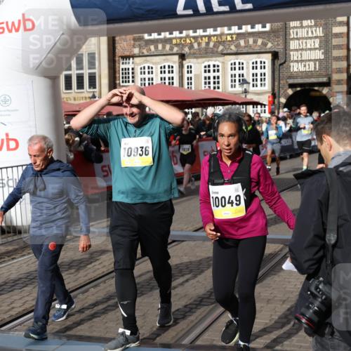 05.10.2025 - 20. swb-Marathon Bremen Yannick Fuchs http://msf.ph/oto/9228317 05.10.2025 10:58:46 Ziel 7163, 8585, 9359, 9370, 9430, 9472, 9529, 9622, 9714, 9766, 9913, 10049, 10261, 10285, 10513, 10527, 10591, 10679, 10871, 10936, 10988, 11078 meine-sportfotos.de