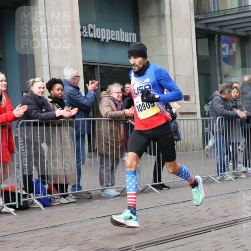 05.10.2025 - 20. swb-Marathon Bremen Strokosch-Dieckow http://msf.ph/oto/9228320 05.10.2025 10:31:26 Ziel 9291, 10905, 11201, 9291, 10905, 11201 meine-sportfotos.de