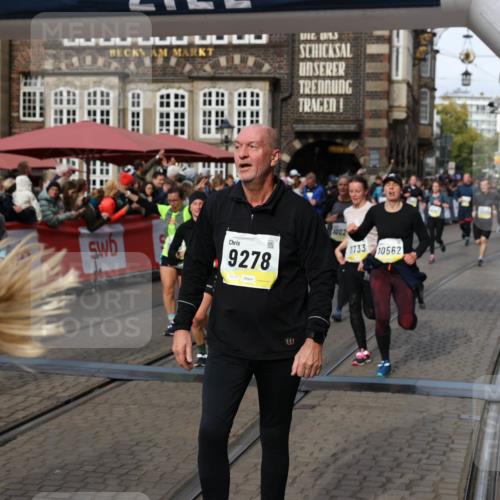05.10.2025 - 20. swb-Marathon Bremen Yannick Fuchs http://msf.ph/oto/9228327 05.10.2025 11:01:45 Ziel 7908, 9278, 9322, 9371, 9432, 10026, 10030, 10056, 10324, 10562, 11223, 11463, 11493, 11732, 11733 meine-sportfotos.de