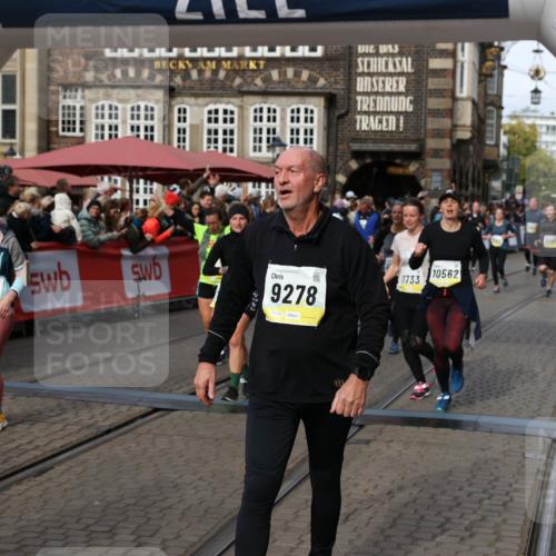 05.10.2025 - 20. swb-Marathon Bremen Yannick Fuchs http://msf.ph/oto/9228341 05.10.2025 11:01:45 Ziel 7908, 9278, 9322, 9371, 9432, 10026, 10030, 10056, 10324, 10562, 11223, 11463, 11493, 11732, 11733 meine-sportfotos.de