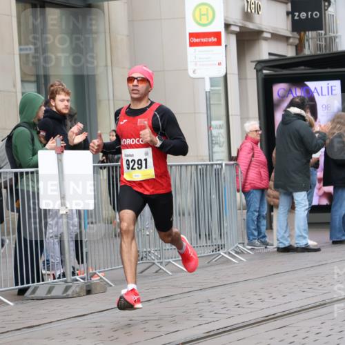 05.10.2025 - 20. swb-Marathon Bremen Strokosch-Dieckow http://msf.ph/oto/9228345 05.10.2025 10:31:35 Ziel 9291, 11201, 9291, 11201 meine-sportfotos.de