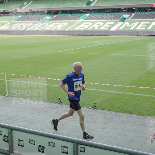05.10.2025 - 20. swb-Marathon Bremen Michael Burmester http://msf.ph/oto/9228362 05.10.2025 10:26:09 Laufen im Stadion 8000, 9006, 9170, 9250, 9361, 9614, 9849, 9865, 9884, 9919, 9963, 9967, 10044, 10053, 10090, 10304, 10306, 10348, 10431, 10447, 10474, 10554, 10559, 10624, 10633, 10666, 10780, 10816, 10851, 10961, 11178, 11316, 11346, 11403, 11422, 11488, 11503, 11617, 11648, 11666, 11715, 11745, 9775, 10155, 10505, 11230 meine-sportfotos.de