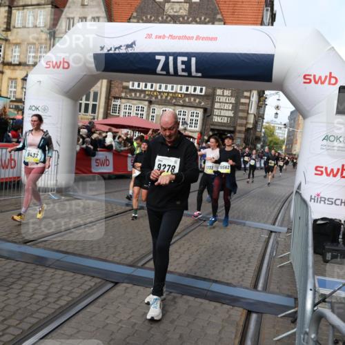 05.10.2025 - 20. swb-Marathon Bremen Yannick Fuchs http://msf.ph/oto/9228378 05.10.2025 11:01:46 Ziel 9269, 9278, 9322, 9432, 9782, 10026, 10030, 10056, 10324, 10562, 11223, 11463, 11493, 11732, 11733 meine-sportfotos.de