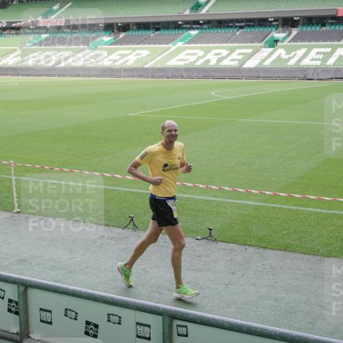 05.10.2025 - 20. swb-Marathon Bremen Michael Burmester http://msf.ph/oto/9228387 05.10.2025 10:26:11 Laufen im Stadion 8000, 9006, 9170, 9250, 9361, 9545, 9614, 9849, 9865, 9884, 9919, 9963, 9967, 10044, 10053, 10090, 10304, 10306, 10348, 10431, 10447, 10474, 10554, 10559, 10624, 10633, 10666, 10780, 10816, 10851, 10961, 11178, 11316, 11346, 11403, 11422, 11488, 11503, 11617, 11648, 11666, 11715, 11745, 9775, 10505, 11230, 11403 meine-sportfotos.de