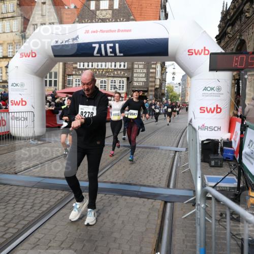 05.10.2025 - 20. swb-Marathon Bremen Yannick Fuchs http://msf.ph/oto/9228399 05.10.2025 11:01:46 Ziel 9269, 9278, 9322, 9432, 9782, 10026, 10030, 10056, 10324, 10562, 11223, 11463, 11493, 11732, 11733 meine-sportfotos.de