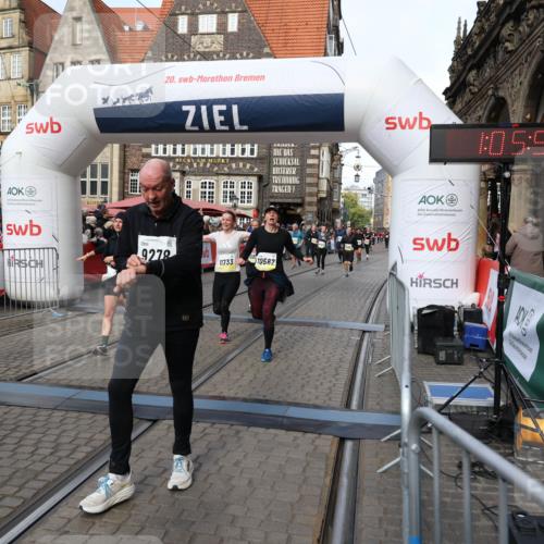 05.10.2025 - 20. swb-Marathon Bremen Yannick Fuchs http://msf.ph/oto/9228412 05.10.2025 11:01:46 Ziel 9269, 9278, 9322, 9432, 9782, 10026, 10030, 10056, 10324, 10562, 11223, 11463, 11493, 11732, 11733 meine-sportfotos.de