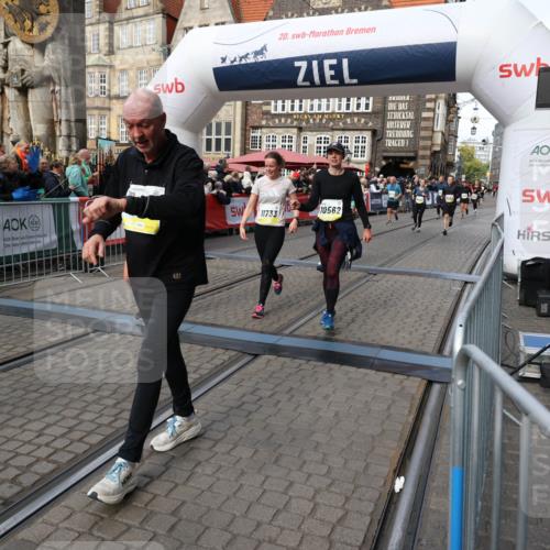 05.10.2025 - 20. swb-Marathon Bremen Yannick Fuchs http://msf.ph/oto/9228458 05.10.2025 11:01:47 Ziel 9269, 9278, 9294, 9322, 9432, 9782, 10026, 10030, 10056, 10324, 10370, 10562, 11223, 11463, 11732, 11733 meine-sportfotos.de