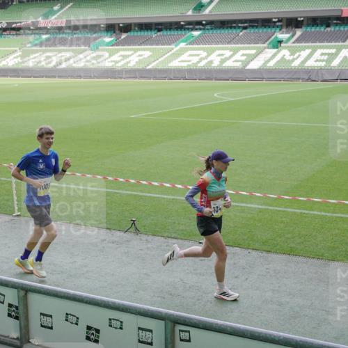 05.10.2025 - 20. swb-Marathon Bremen Michael Burmester http://msf.ph/oto/9228461 05.10.2025 10:26:19 Laufen im Stadion 8000, 9170, 9250, 9290, 9361, 9396, 9545, 9590, 9865, 9884, 9919, 9963, 10044, 10053, 10090, 10304, 10306, 10348, 10431, 10447, 10474, 10554, 10559, 10624, 10633, 10649, 10682, 10780, 10816, 10823, 10851, 10961, 11178, 11346, 11422, 11488, 11617, 11648, 11666, 11715, 9006, 9361, 9614, 9849, 9967, 10505, 10666, 11316, 11403, 11503, 11745 meine-sportfotos.de