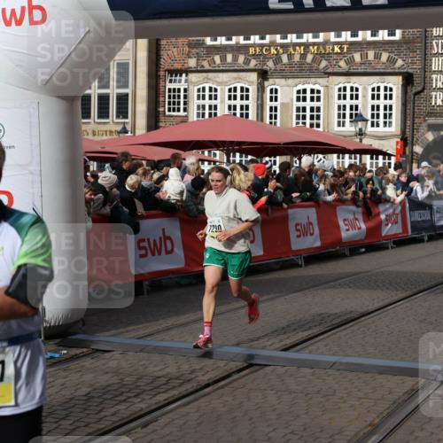 05.10.2025 - 20. swb-Marathon Bremen Yannick Fuchs http://msf.ph/oto/9228475 05.10.2025 10:58:56 Ziel 8585, 9346, 9370, 9540, 9622, 10263, 10560, 10561, 11290, 11483, 11651 meine-sportfotos.de