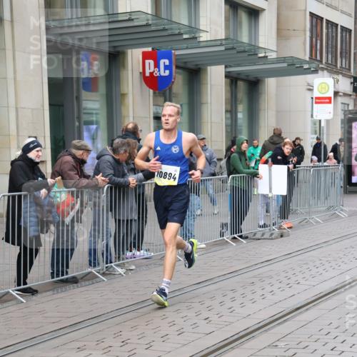 05.10.2025 - 20. swb-Marathon Bremen Strokosch-Dieckow http://msf.ph/oto/9228527 05.10.2025 10:32:50 Ziel 10894, 10894 meine-sportfotos.de