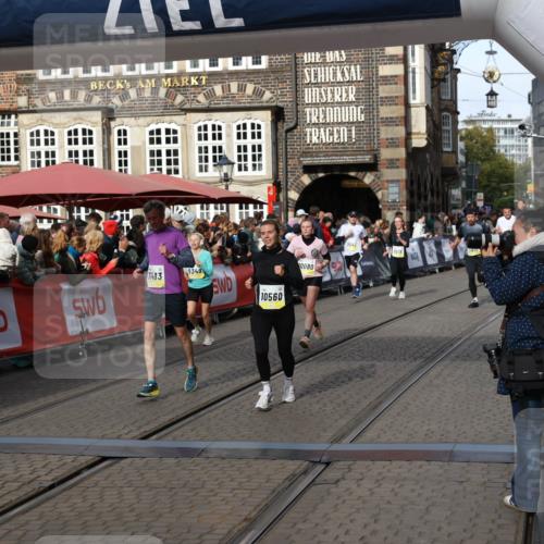05.10.2025 - 20. swb-Marathon Bremen Yannick Fuchs http://msf.ph/oto/9228563 05.10.2025 10:58:59 Ziel 9349, 9518, 9542, 10080, 10263, 10560, 10561, 11290, 11483, 11612, 11651 meine-sportfotos.de