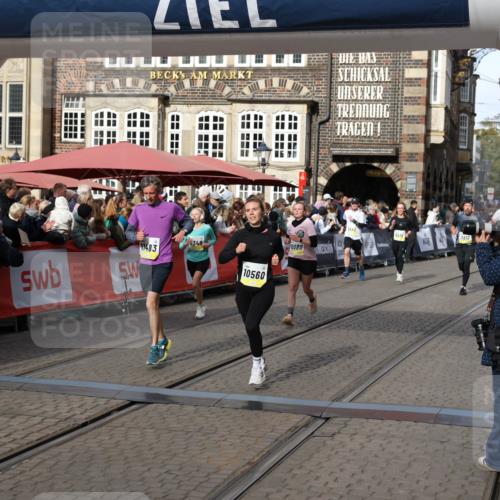 05.10.2025 - 20. swb-Marathon Bremen Yannick Fuchs http://msf.ph/oto/9228569 05.10.2025 10:58:59 Ziel 9349, 9518, 9542, 10080, 10263, 10560, 10561, 11290, 11483, 11612, 11651 meine-sportfotos.de