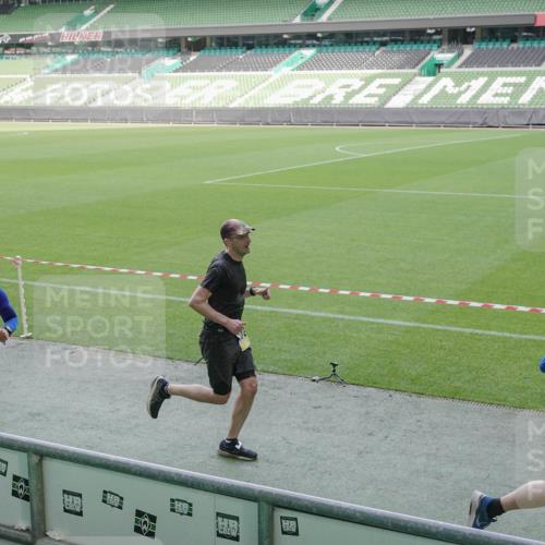 05.10.2025 - 20. swb-Marathon Bremen Michael Burmester http://msf.ph/oto/9228595 05.10.2025 10:26:34 Laufen im Stadion 8000, 9009, 9170, 9202, 9250, 9285, 9290, 9396, 9400, 9411, 9545, 9590, 9878, 9897, 9921, 9960, 9963, 10044, 10045, 10053, 10090, 10304, 10431, 10447, 10559, 10624, 10633, 10649, 10682, 10773, 10780, 10816, 10823, 10851, 11362, 11488, 11585, 11617, 11648, 11714, 11715, 9006, 9361, 9614, 9849, 9865, 9884, 9919, 10306, 10348, 10474, 10554, 10666, 10961, 11178, 11316, 11346, 11422, 11666, 11745 meine-sportfotos.de