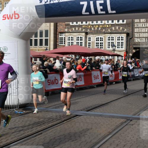 05.10.2025 - 20. swb-Marathon Bremen Yannick Fuchs http://msf.ph/oto/9228636 05.10.2025 10:59:01 Ziel 9349, 9518, 9542, 9601, 10080, 10263, 10560, 11290, 11483, 11612, 11651 meine-sportfotos.de