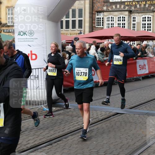 05.10.2025 - 20. swb-Marathon Bremen Yannick Fuchs http://msf.ph/oto/9228639 05.10.2025 11:01:52 Ziel 9189, 9269, 9294, 9782, 10004, 10026, 10370, 10562, 10903, 10904, 11463, 11732, 11733 meine-sportfotos.de