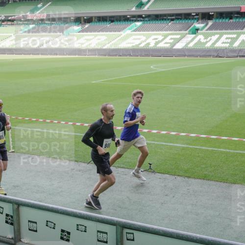 05.10.2025 - 20. swb-Marathon Bremen Michael Burmester http://msf.ph/oto/9228663 05.10.2025 10:26:41 Laufen im Stadion 8000, 9009, 9202, 9250, 9285, 9290, 9362, 9396, 9400, 9411, 9545, 9590, 9678, 9876, 9878, 9897, 9921, 9960, 9963, 10044, 10045, 10053, 10090, 10091, 10092, 10277, 10304, 10351, 10411, 10431, 10447, 10624, 10633, 10649, 10682, 10773, 10792, 10816, 10823, 10851, 11362, 11488, 11585, 11645, 11648, 11683, 11714, 11715, 9170, 9865, 9884, 9919, 10348, 10474, 10554, 10559, 10780, 10961, 11178, 11346, 11422, 11617, 11666 meine-sportfotos.de