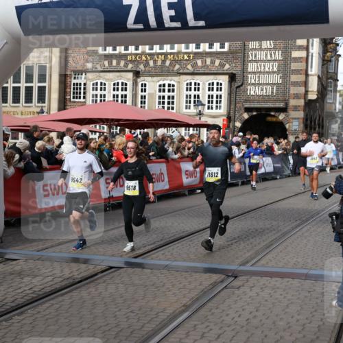 05.10.2025 - 20. swb-Marathon Bremen Yannick Fuchs http://msf.ph/oto/9228673 05.10.2025 10:59:02 Ziel 9349, 9518, 9542, 9601, 10080, 10263, 10560, 11290, 11483, 11612 meine-sportfotos.de
