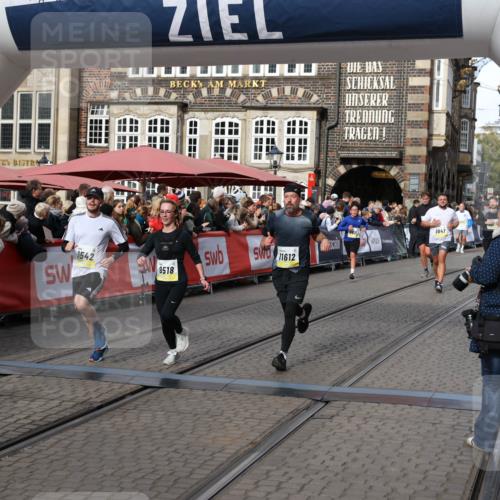 05.10.2025 - 20. swb-Marathon Bremen Yannick Fuchs http://msf.ph/oto/9228680 05.10.2025 10:59:02 Ziel 9349, 9518, 9542, 9601, 10080, 10263, 10560, 11290, 11483, 11612 meine-sportfotos.de